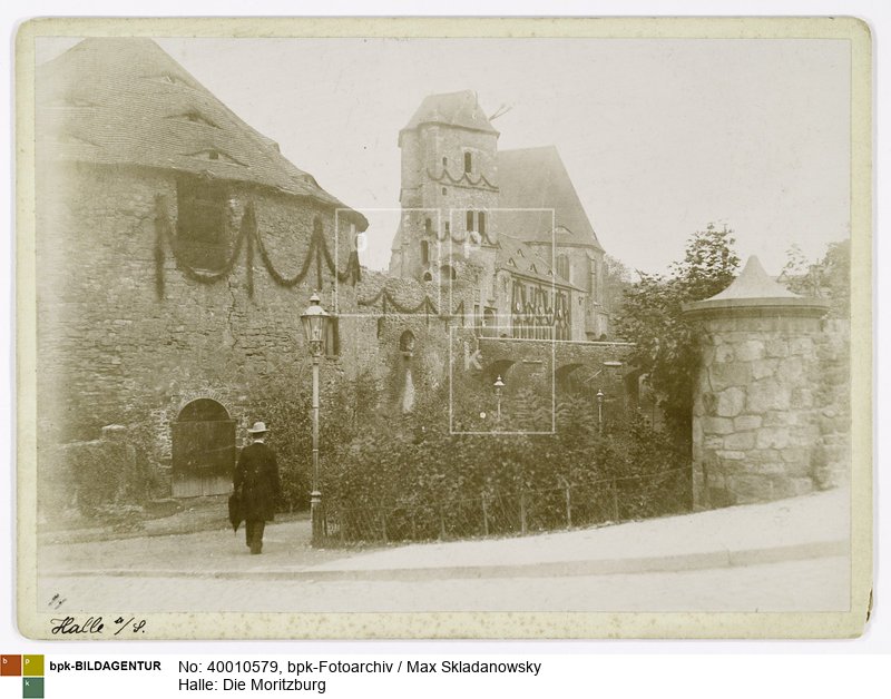 Serie: Im Herzen Deutschlands (rückseitig aufgedruckt)<BR>Aufnahmedatum: 08.09.1903<BR>Material/Technik: Foto / Albumin<BR>Aufnahmeort: Halle / Saale<BR>