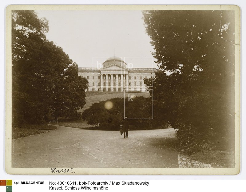 erbaut 1786-1798 nach Entwürfen der Architekten Simon Louis du Ry und Heinrich Christoph Jussow<BR>Aufnahmedatum: 1903<BR>Material/Technik: Foto / Albumin<BR>Aufnahmeort: Kassel<BR>