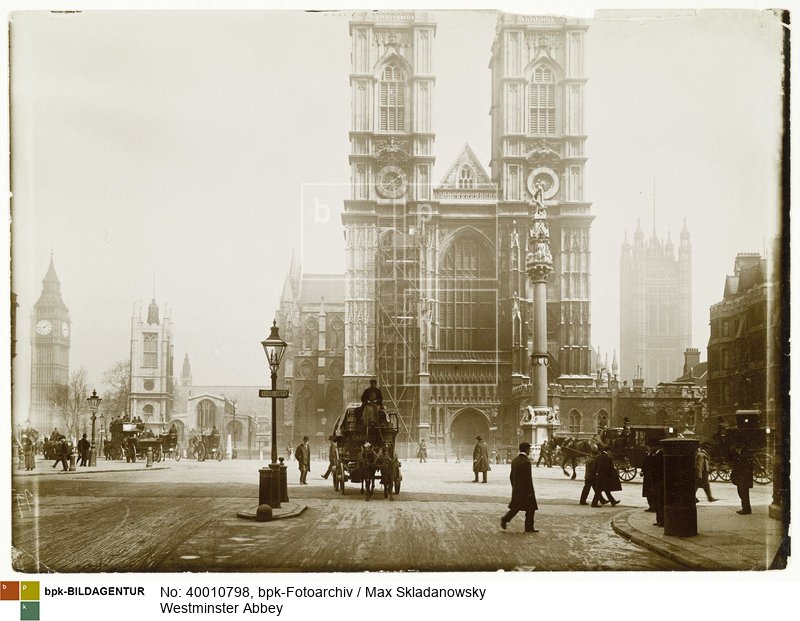 Westfassade<BR>Aufnahmedatum: 1903<BR>Material/Technik: Foto / Albuminpapier<BR>Aufnahmeort: London<BR>