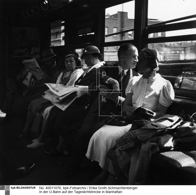 Fotograf: Erika Groth-Schmachtenberger <BR> Aufnahmedatum: 1934 <BR> Aufnahmeort: New York City <BR> Inventar-Nr.: GS A063 <BR> Systematik:  <BR> Geographie / Amerika / USA / Orte / New York City / Verkehr / U-Bahn