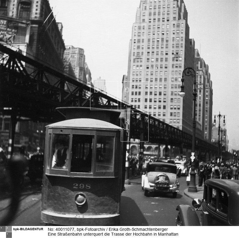 Fotograf: Erika Groth-Schmachtenberger <BR> Aufnahmedatum: 1934 <BR> Aufnahmeort: New York City <BR> Inventar-Nr.: GS A069 <BR> Systematik:  <BR> Geographie / Amerika / USA / Orte / New York City / Verkehr / Taxis, Tramways, Busse