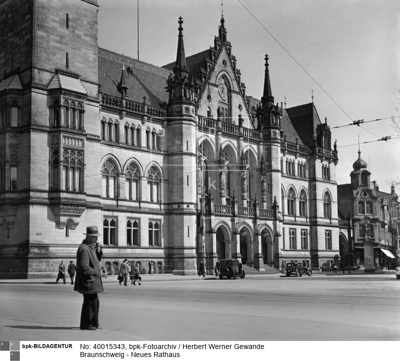 Fotograf: Herbert Werner Gewande <BR> Aufnahmedatum: 1935 <BR> Aufnahmeort: Braunschweig <BR> Inventar-Nr.: Gw 01788 <BR> Systematik:  <BR> Geographie / Europa / Deutschland / Orte / Braunschweig / Gebäude / Profan
