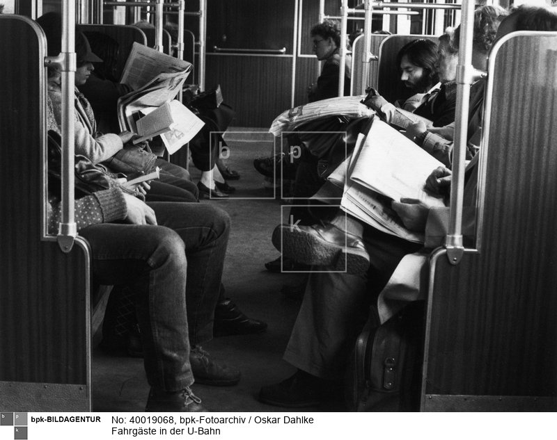 Fotograf: Oskar Dahlke <BR> Aufnahmedatum: 1982 <BR> Aufnahmeort: Berlin (West) <BR> Inventar-Nr.: Da 723-37 <BR> Systematik:  <BR> Geographie / Europa / Deutschland / Orte / Berlin / Verkehr / öffentliche Verkehrsmittel / U-Bahn