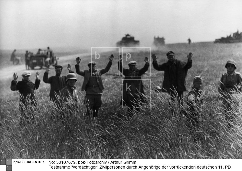 Fotograf: Arthur Grimm <BR> Motiv 2 von 2 <BR> Aufnahmedatum: 22.06.1941 <BR> Aufnahmeort: bei Radziechow (Ukraine) <BR> Inventar-Nr.: Gm WII35-10a