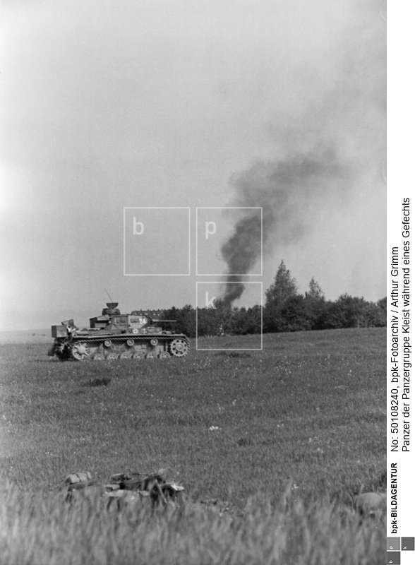 Fotograf: Arthur Grimm <BR> (Pz.Kpfw. III, Ausf. E) <BR> Aufnahmedatum: 22.06.1941 <BR> Aufnahmeort: bei Radziechow (Ukraine) <BR> Inventar-Nr.: Gm WII35-3