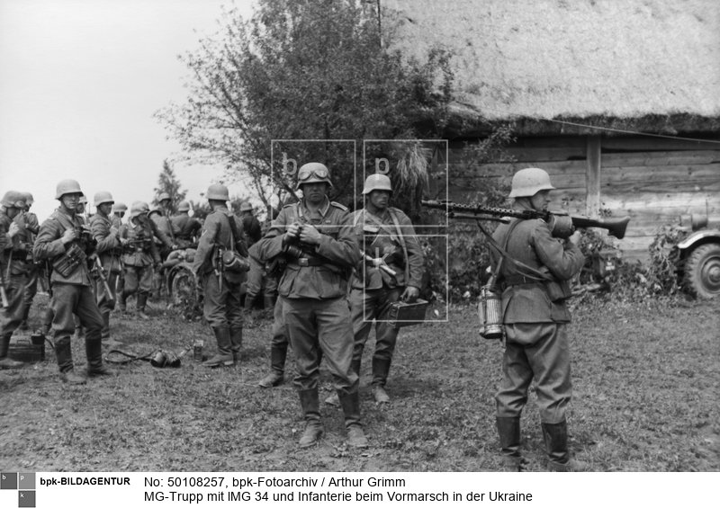 Fotograf: Arthur Grimm <BR> Aufnahmedatum: Juni 1941 <BR> Aufnahmeort: bei Uman (Ukraine) <BR> Inventar-Nr.: Gm WII120-34a