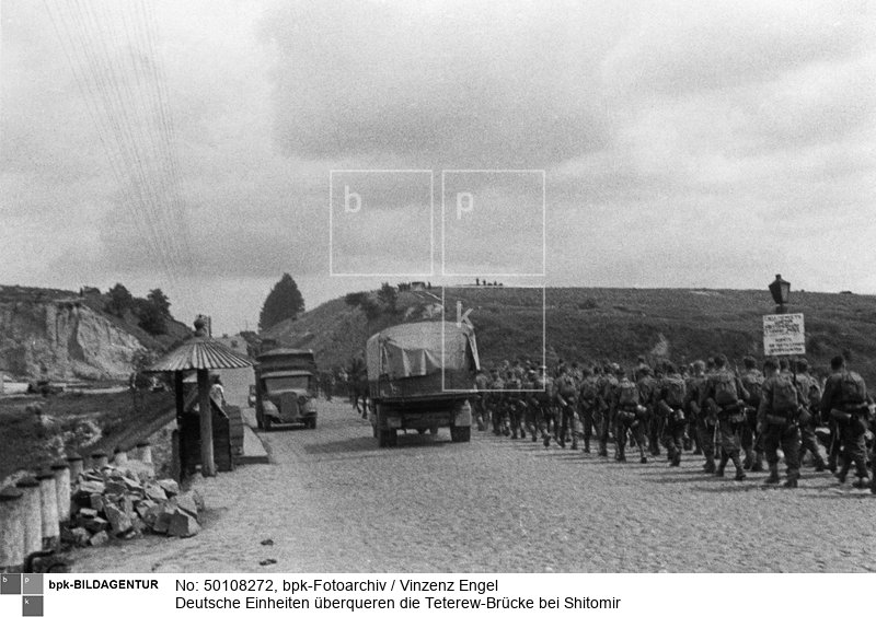 Fotograf: Vinzenz Engel <BR> Aufnahmedatum: 24.07.1941 <BR> Aufnahmeort: bei Shitomir (Ukraine) <BR> Inventar-Nr.: En 48-7