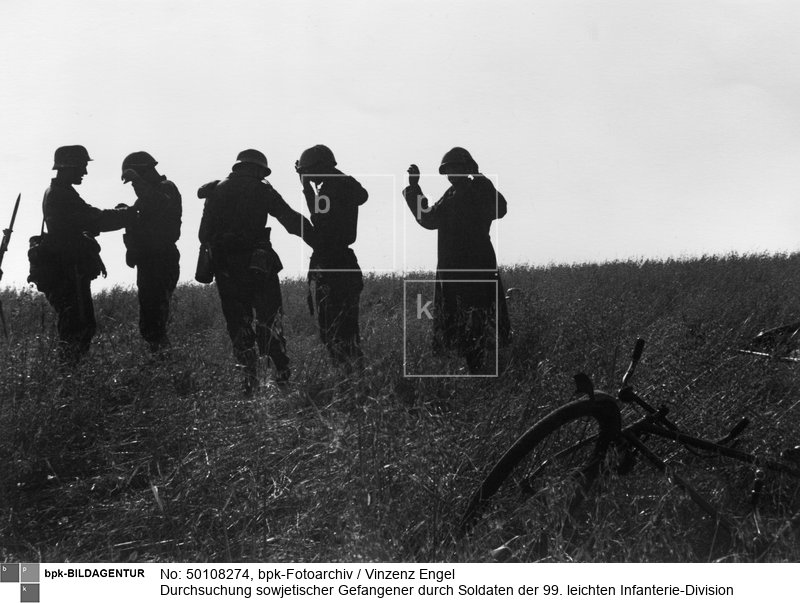 Fotograf: Vinzenz Engel <BR> Aufnahmedatum: Juli 1941 <BR> Aufnahmeort: bei Shitomir (Ukraine) <BR> Inventar-Nr.: En 49-13