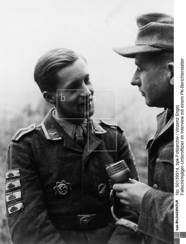 Fotograf: Vinzenz Engel <BR> der Unteroffizier trägt das Kreta-Ärmelband, vier Panzervernichtungsstreifen und das Deutsche Kruez <BR> Aufnahmedatum: Mitte 1943 <BR> Aufnahmeort: Italien