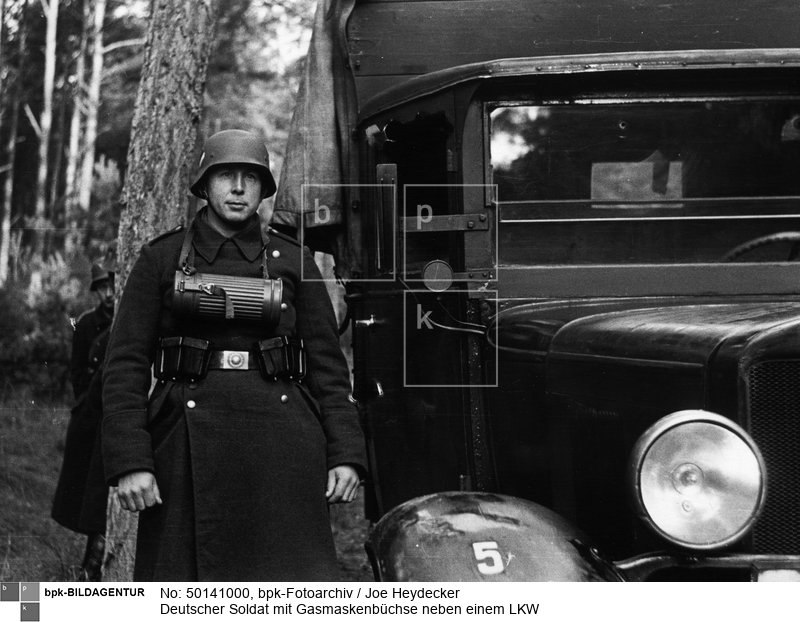 Fotograf: Joe Heydecker <BR> aus zivilem Bestand eingezogenes Fahrzeug <BR> Aufnahmedatum: Herbst 1939 <BR> Aufnahmeort: Perleberg Deutschland