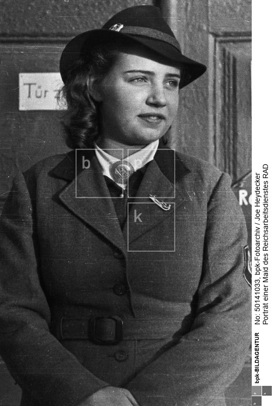 Fotograf: Joe Heydecker <BR> Aufnahmedatum: Mitte 1940 <BR> Aufnahmeort: Eifel Deutschland