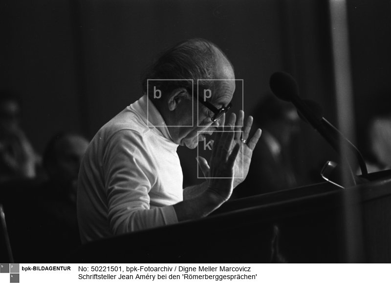 Person: Jean Améry [31.10.1912 - 17.10.1978], Österreichischer Schriftsteller<BR>Aufnahmedatum: 1976<BR>Material/Technik: Foto<BR>Aufnahmeort: Frankfurt am Main<BR>Inventar-Nr.: 965668<BR>