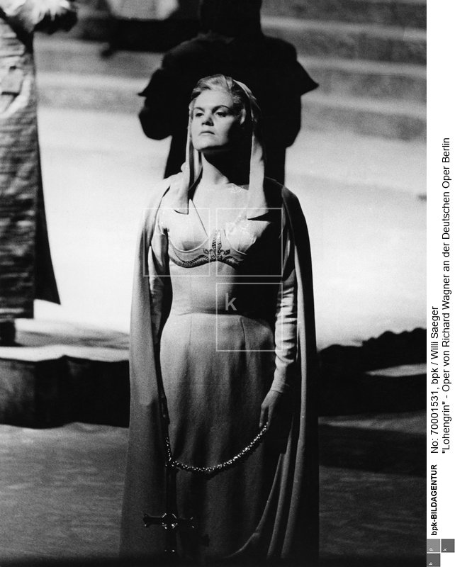 Szenenfoto mit Anja Silja als Elsa<BR>Aufnahmedatum: o.J.<BR>Material/Technik: Foto<BR>Aufnahmeort: Berlin (West)<BR>