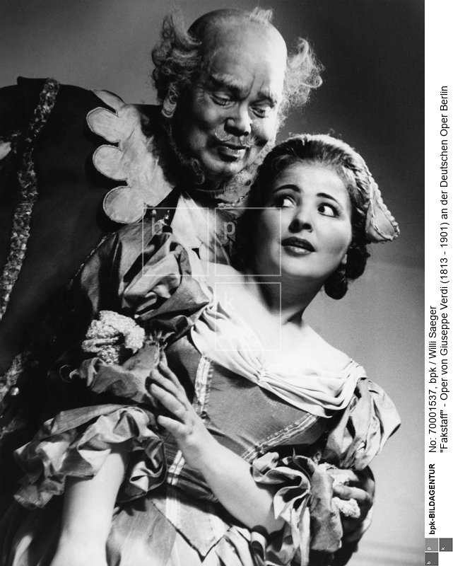 Musikalische Leitung: Erede, Inszenierung: Ebert, Bühnenbild: Caspar Neher; Szenenfoto mit Pilar Lorengar als Alice und Dietrich Fischer-Dieskau als Falstaff<BR>Aufnahmedatum: 20.12.1957<BR>Material/Technik: Foto<BR>Aufnahmeort: Berlin (West)<BR>