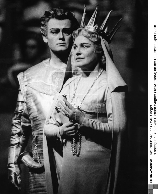 Szenenfoto mit James King als Lohengrin und Eisabeth Grümmer als Elsa<BR>Aufnahmedatum: o.J.<BR>Material/Technik: Foto<BR>Aufnahmeort: Berlin (West)<BR>