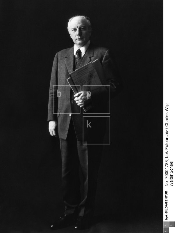 Person: Walter Scheel [08.07.1919 - 24.08.2016], Deutscher Politiker (FDP); vierter Bundespräsident der BRD (1974-79)<BR>Aufnahmedatum: 1970<BR>Material/Technik: Foto<BR>