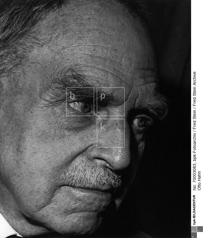 Person: Otto Hahn [08.03.1879 - 28.07.1968], Deutscher Chemiker und Atomforscher (1944 Nobelpreisträger für Chemie)<BR>Aufnahmedatum: um 1945<BR>Material/Technik: Foto<BR>