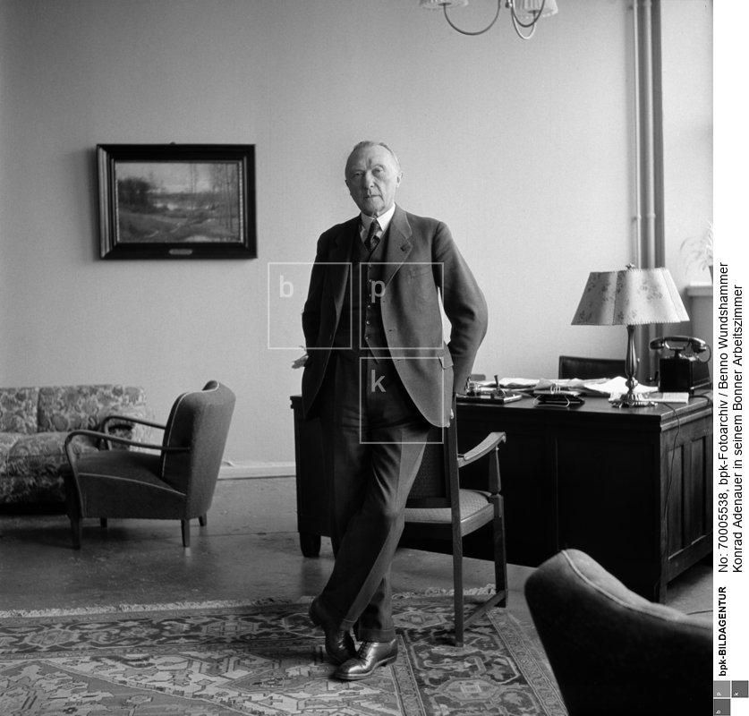 Person: Konrad Adenauer [05.01.1876 - 19.04.1967], Deutscher Politiker (Zentrum, CDU), Oberbürgermeister von Köln 1917-33, Bundeskanzler 1949-63<BR>Aufnahmedatum: 1949<BR>Material/Technik: Foto<BR>Inventar-Nr.: Wu 49/06/4-7<BR>