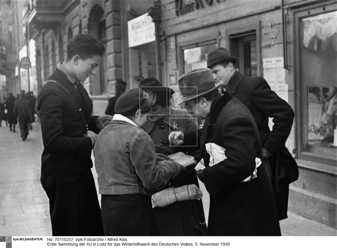 Aufnahmedatum: 05.11.1939<BR>Material/Technik: Foto<BR>Aufnahmeort: Lodz (Lodsch, 1940-45 Litzmannstadt), Reichsgau Posen (1939-40), Reichsgau Wartheland (1940-45), Deutsches Reich (durch Annexion) / Łódź, Polen<BR>Inventar-Nr.: Ki I/056/25<BR>