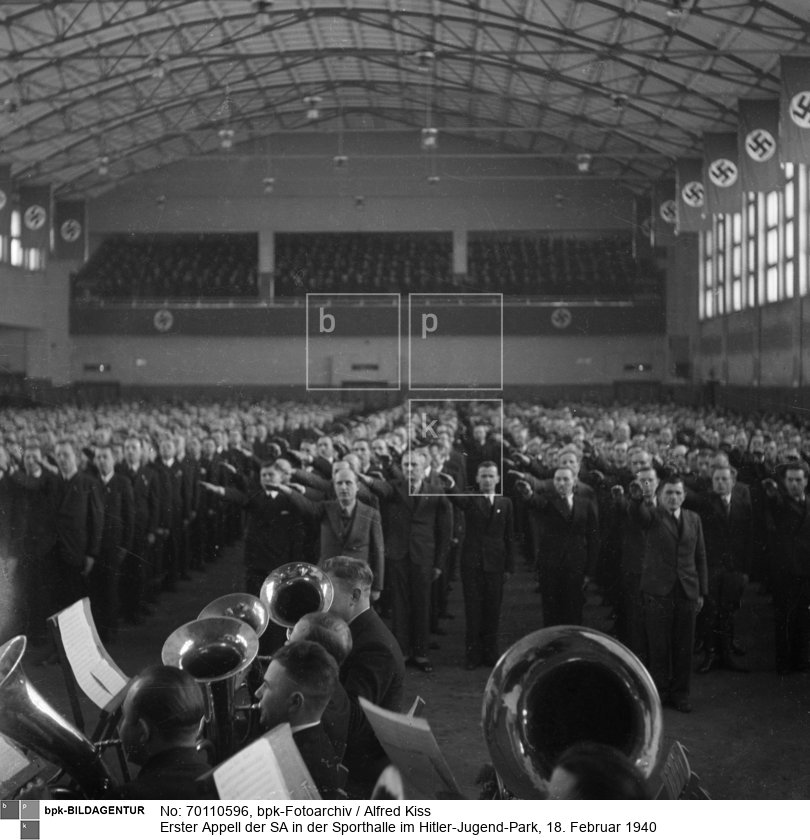 SA-Anwärter in Zivil<BR>Aufnahmedatum: 18.02.1940<BR>Material/Technik: Foto<BR>Aufnahmeort: Lodz (Lodsch, 1940-45 Litzmannstadt), Reichsgau Posen (1939-40), Reichsgau Wartheland (1940-45), Deutsches Reich (durch Annexion) / Łódź, Polen<BR>Inventar-Nr.: Ki II/168/10<BR>
