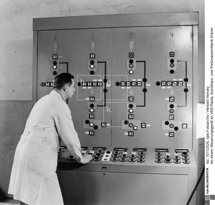 <BR>Aufnahmedatum: März 1964<BR>Material/Technik: Foto<BR>Aufnahmeort: Berlin (Ost)<BR>Inventar-Nr.: Hy 1208/4359-06