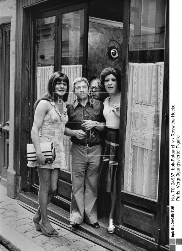 Michel (Barbara), Sylvain, ein Gast und Hugette<BR>Aufnahmedatum: 1975<BR>Material/Technik: Foto<BR>Aufnahmeort: Montmartre Paris Frankreich<BR>