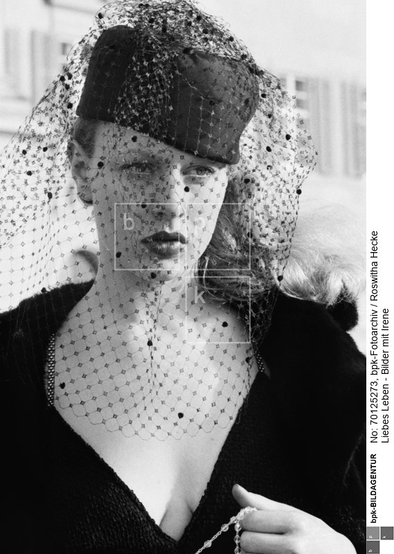 Bildmotiv aus dem Buch „Liebes Leben“ der Fotografin Roswitha Hecke über die Prostituierte Irene. Die Fotos entstanden in Zürich und Rom, 1978. Das Buch erhielt 1979 den Kodak Fotobuch Preis und wurde 1982 von der Stiftung Buchkunst als „schönstes Buch“ ausgezeichnet.<BR>Aufnahmedatum: 1978<BR>Material/Technik: Foto<BR>Aufnahmeort: Rom,  Italien<BR>