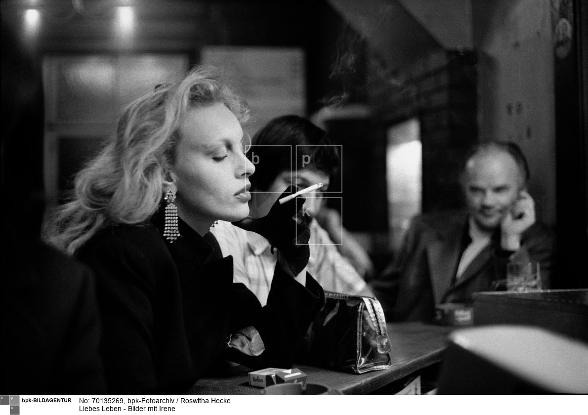 Bildmotiv zu der Serie „Liebes Leben“ der Fotografin Roswitha Hecke über die Prostituierte Irene. Die Fotos entstanden in Zürich und Rom, 1978. Das Buch zu dieser Fotoserie erhielt 1979 den Kodak Fotobuch Preis und wurde 1982 von der Stiftung Buchkunst als „schönstes Buch“ ausgezeichnet.<BR>Aufnahmedatum: 1978<BR>Material/Technik: Foto<BR>Aufnahmeort: Zürich / Rom<BR>