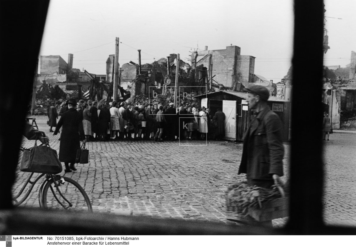 Aufnahmedatum: 1946<BR>Material/Technik: Foto<BR>Aufnahmeort: Bayern<BR>Inventar-Nr.: Hu 02796-09A<BR>