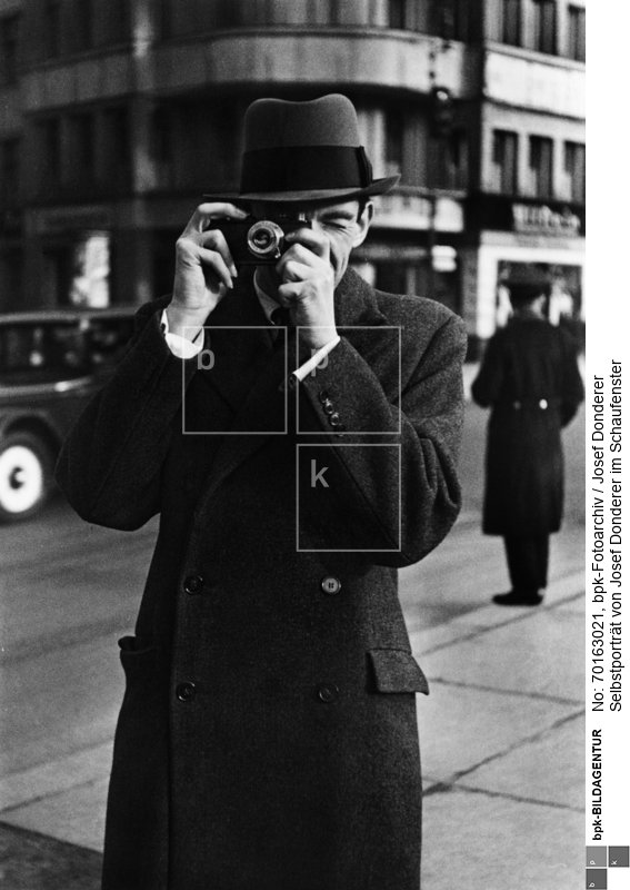 Aufnahmedatum: 1934/35<BR>Material/Technik: Foto<BR>Aufnahmeort: Berlin<BR>Inventar-Nr.: Dd A0033-6.R., 3.v.r.<BR>