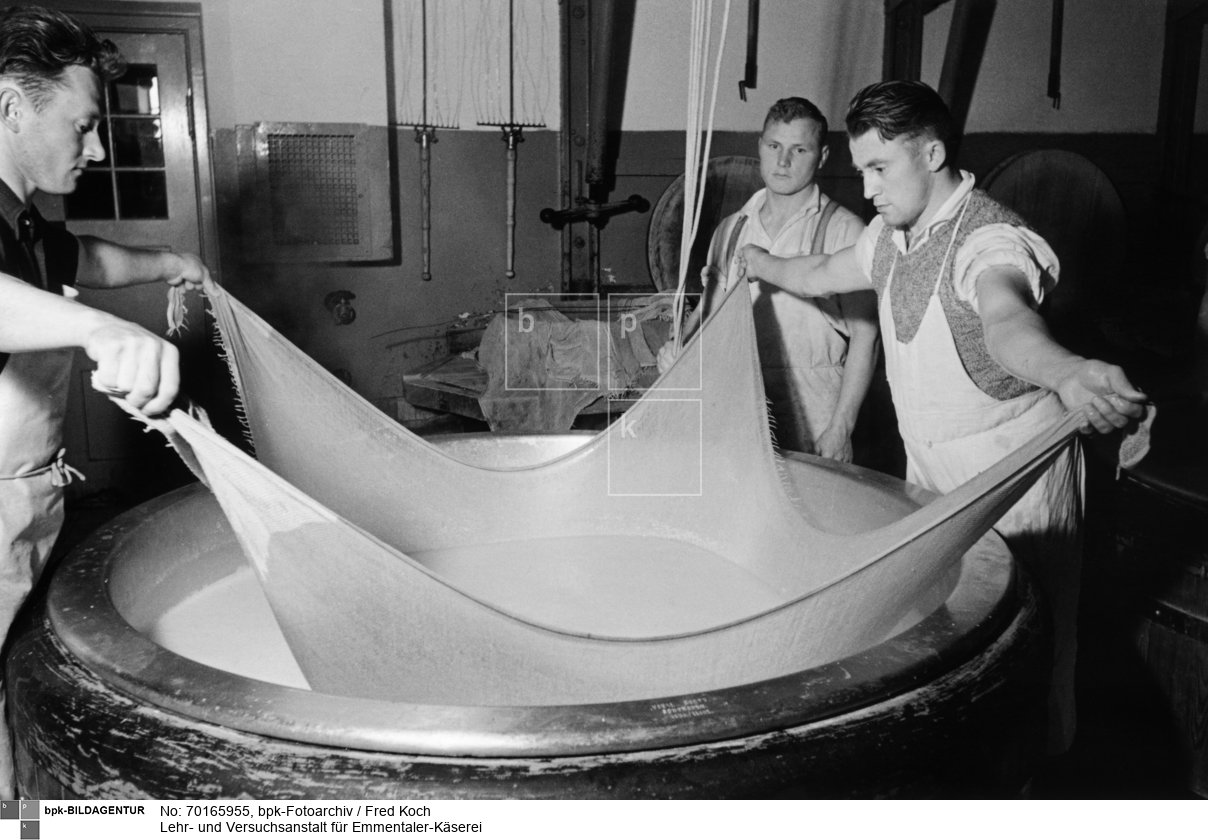 Aufnahmedatum: um 1936<BR>Material/Technik: Foto<BR>Aufnahmeort: Weiler im Allgäu<BR>Inventar-Nr.: FK 227-02A<BR>