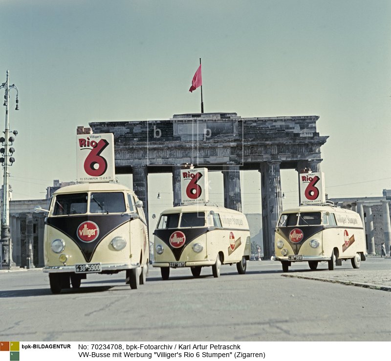 Brandenburger Tor (ohne Quadriga vor Wiederherstellung)<BR>Aufnahmedatum: ca. 1955/56 / vor 1957<BR>Material/Technik: Foto<BR>Aufnahmeort: Berlin<BR>Inventar-Nr.: Pe F056-06<BR>