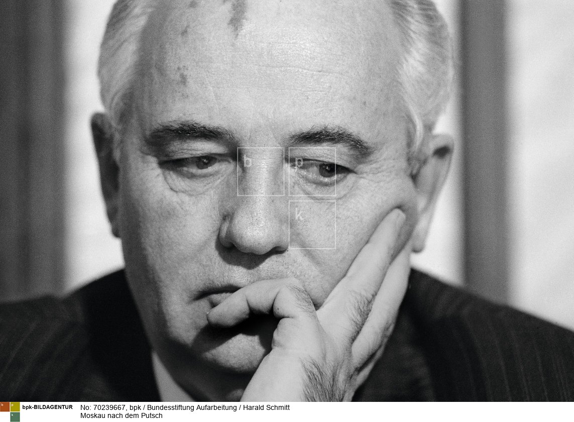 UdSSR - Polit-Magier ohne Macht. Michail Gorbatschow, der Mann, der so viel in Bewegung gesetzt hat und dann von dieser Bewegung überrollt wurde. Film:911108 Neg:2.<BR>Aufnahmedatum: November 1991<BR>Material/Technik: Foto<BR>Aufnahmeort: Moskau / UdSSR (Russland)<BR>Inventar-Nr.: HSchmitt56 fin