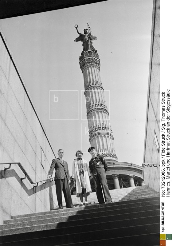 Aufnahmedatum: Pfingsten 1941<BR>Material/Technik: Foto<BR>Aufnahmeort: Berlin-Tiergarten<BR>