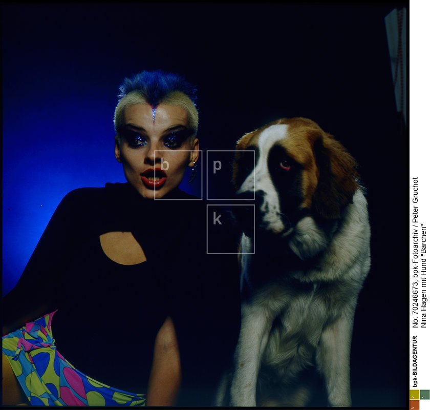 Person: Nina Hagen [11.03.1955 -], Deutsche Sängerin, Schauspielerin und Songschreiberin<BR>Aufnahmedatum: 18.09.1983<BR>Material/Technik: Foto<BR>Aufnahmeort: Berlin (West)<BR>
