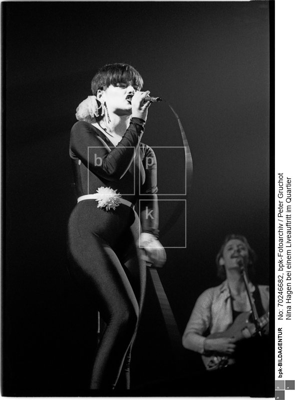 Das Quartier Latin in der Potsdamer Straße 96 war 1972 und 1990 ein Konzert-und Veranstaltungsort.<BR>Person: Nina Hagen [11.03.1955 -], Deutsche Sängerin, Schauspielerin und Songschreiberin<BR>Aufnahmedatum: 10.05.1978<BR>Material/Technik: Foto<BR>Aufnahmeort: Berlin-Tiergarten (Berlin West)<BR>