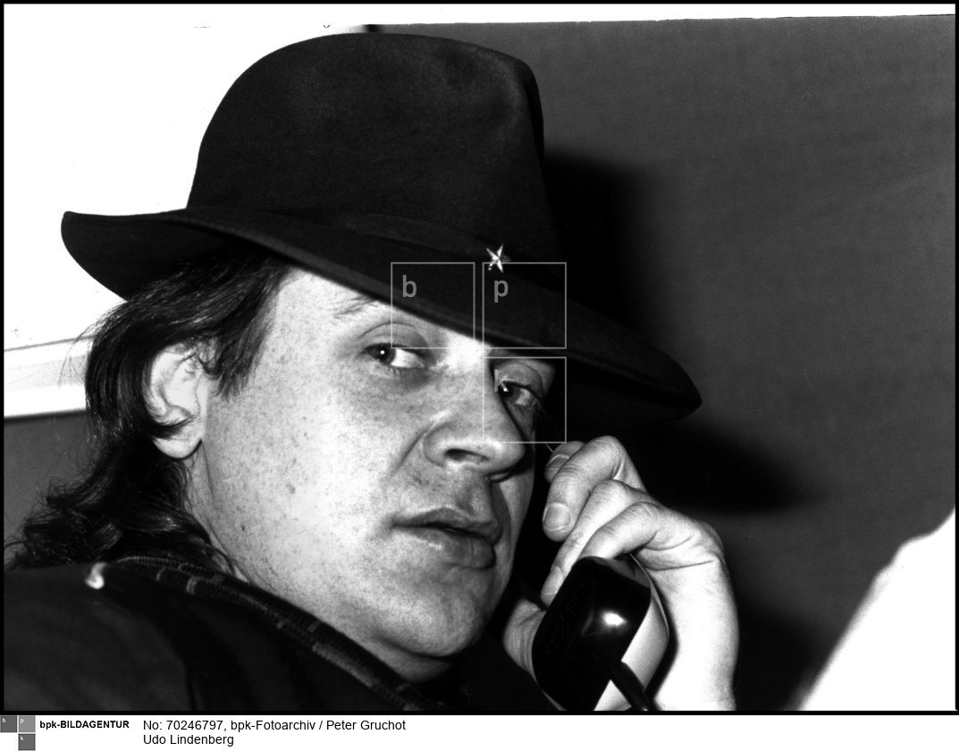 Person: Udo Lindenberg (1946-), deutscher Rockmusiker, Schriftsteller und Kunstmaler<BR>Aufnahmedatum: 05.01.1983<BR>Material/Technik: Foto<BR>