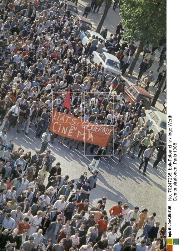 "Etats Generaux du Cinema"<BR>Aufnahmedatum: 1968<BR>Material/Technik: Foto / Farbdia<BR>Kleinbild<BR>Aufnahmeort: Paris<BR>Inventar-Nr.: We F001-13<BR>