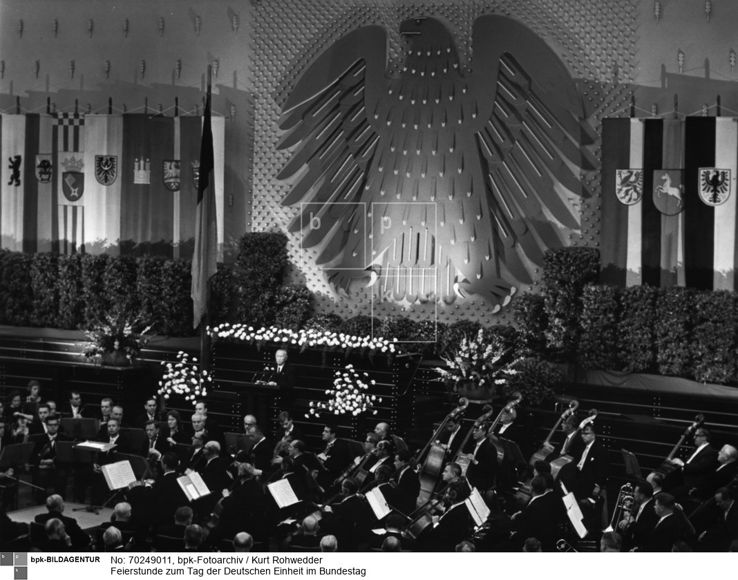 Rede von Bundeskanzler Konrad Adenauer<BR>Aufnahmedatum: 17.06.1963<BR>Material/Technik: Foto<BR>Aufnahmeort: Bonn<BR>Inventar-Nr.: Rw 63/25-02<BR>