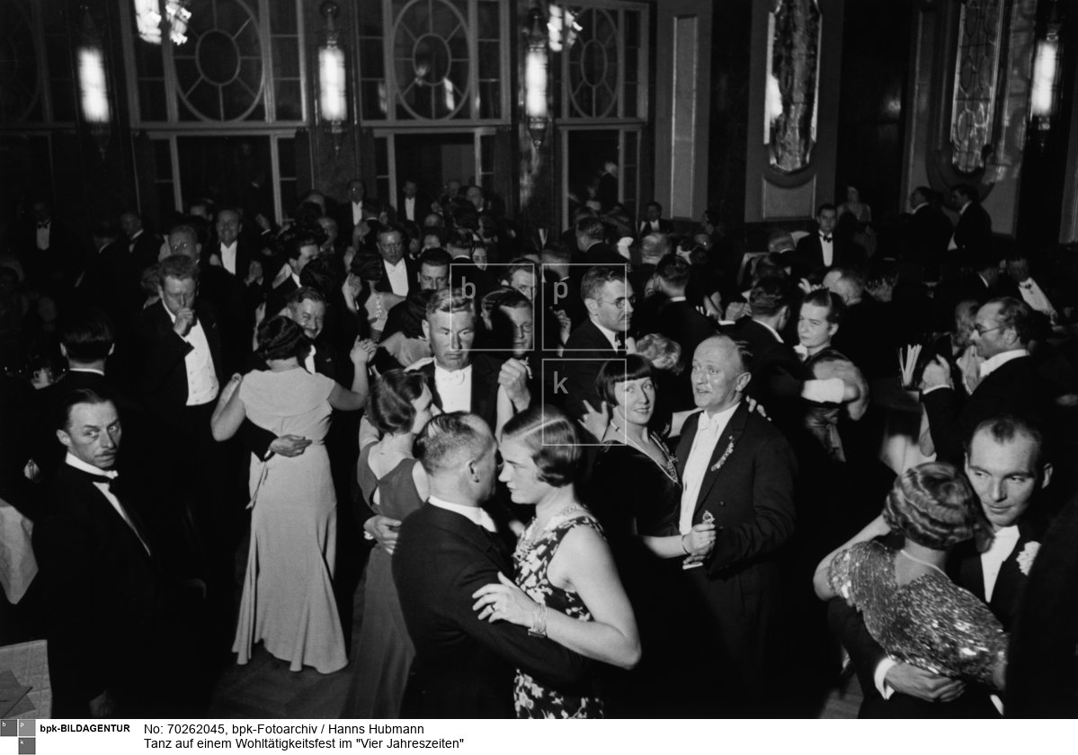 Aufnahmedatum: Ende 1932 / Anfang 1933<BR>Material/Technik: Foto<BR>Aufnahmeort: München<BR>Inventar-Nr.: Hu BB0619/1-33<BR>