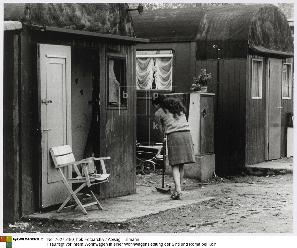 Aufnahmedatum: Mai 1971<BR>Material/Technik: Foto / Silbergelatine auf Barytpapier<BR>Bildformat (Foto): 23,5 x 29,8 cm<BR>Aufnahmeort: Köln / Deutschland<BR>Inventar-Nr.: Tü 71/063-09a<BR>