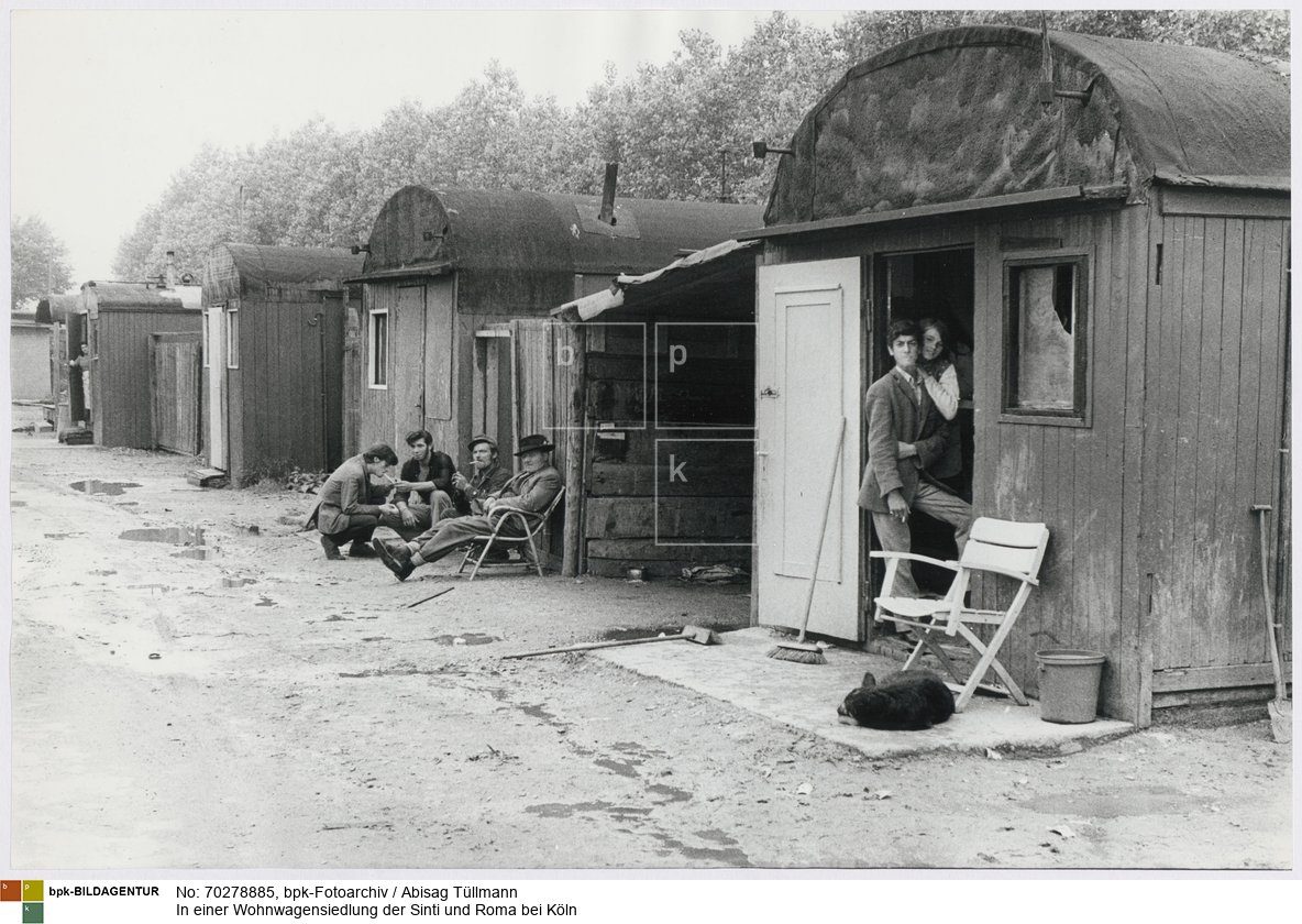 Aufnahmedatum: Mai 1971<BR>Material/Technik: Foto / Silbergelatine auf Barytpapier<BR>Bildformat (Foto): 26,8 x 40 cm<BR>Aufnahmeort: Köln / Deutschland<BR>Inventar-Nr.: Tü 71/066-35<BR>