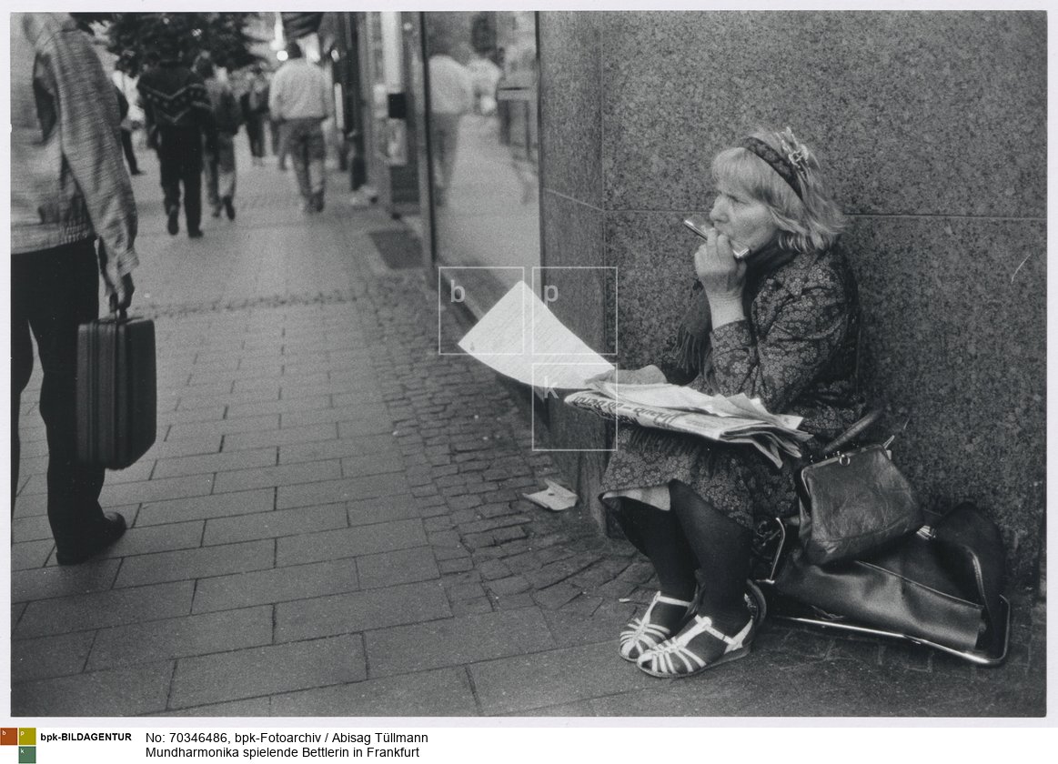 Aufnahmedatum: Juni 1991<BR>Material/Technik: Foto / Silbergelatine auf Barytpapier<BR>Bildformat (Foto): 20,6 x 30,4 cm<BR>Aufnahmeort: Frankfurt am Main / Deutschland<BR>Inventar-Nr.: Tü 91/062-03<BR>