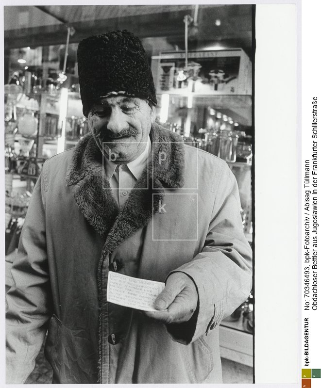 Aufnahmedatum: Dezember 1991<BR>Material/Technik: Foto / Silbergelatine auf Barytpapier<BR>Bildformat (Foto): 30,4 x 23,2 cm<BR>Aufnahmeort: Frankfurt am Main / Deutschland<BR>Inventar-Nr.: Tü 91/135a-23<BR>