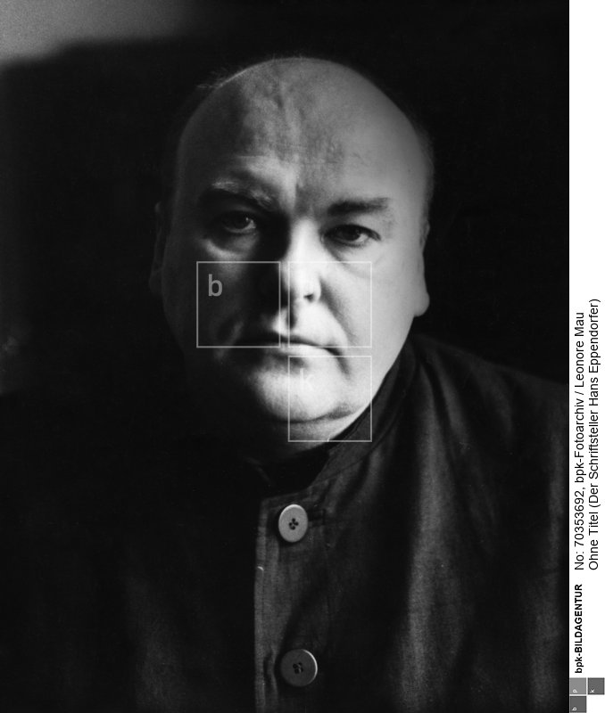 Porträt des Schriftstellers und Drehbuchautoren Hans Eppendorfer, geboren als Hans-Peter Reichelt. Referenz: Leonore Mau, Porträts, Brinkmann & Bose, 2016 Rückseitenbeschriftung: "H. Eppendorfer Hamburg"<BR>Aufnahmedatum: Dezember 1987<BR>Material/Technik: Foto / Silbergelatine auf PE-Papier<BR>Bildformat (Foto): 21,7 x 27,2 cm<BR>Aufnahmeort: Hamburg<BR>Inventar-Nr.: LM-502061<BR>