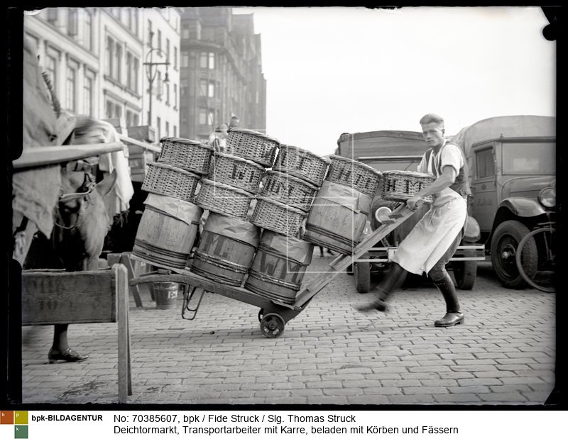 Aufnahmedatum: um 1932<BR>Material/Technik: Foto / Glasnegativ<BR>Aufnahmeort: Hamburg<BR>