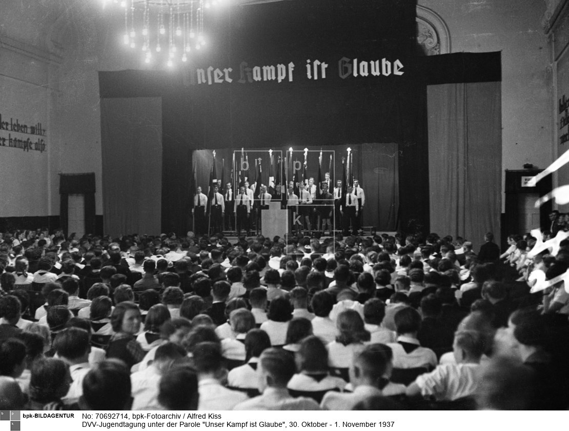Ort aller Veranstaltungen war der Männergesangsverein, Piotrowska Nr. 243.<BR>Aufnahmedatum: 1937<BR>Material/Technik: Foto<BR>Aufnahmeort: Łódź, Polen<BR>Inventar-Nr.: Ki II/044/08<BR>