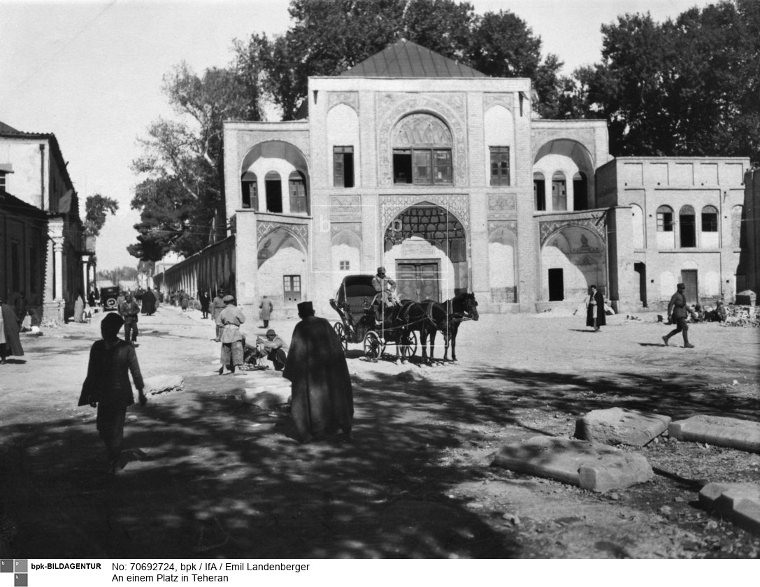 Aufnahmedatum: um 1912<BR>Material/Technik: Foto<BR>Aufnahmeort: Teheran, Iran<BR>Inventar-Nr.: IfA<BR>