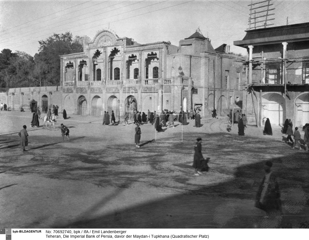 Die erste moderne Bank im Iran, eröffnet um 1889<BR>Aufnahmedatum: um 1912<BR>Material/Technik: Foto<BR>Aufnahmeort: Teheran, Iran<BR>Inventar-Nr.: IfA<BR>