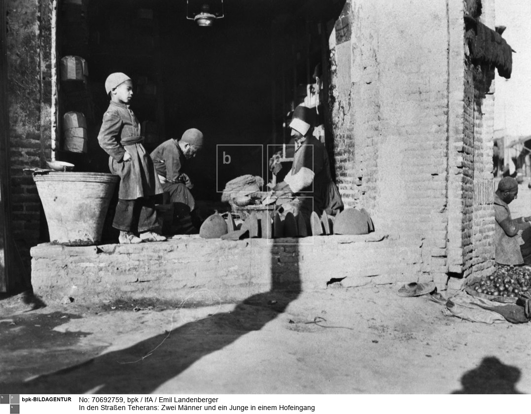 Aufnahmedatum: um 1912<BR>Material/Technik: Foto<BR>Aufnahmeort: Teheran, Iran<BR>Inventar-Nr.: IfA<BR>